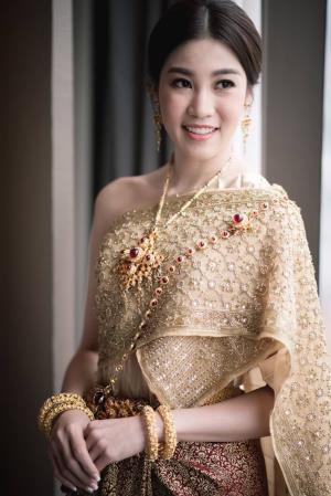 ชุดไทยเจ้าสาว ชุดไทยจักรพรรดิ์ เช่าที่แบมบี้ เวดดิ้ง ห้วยขวาง